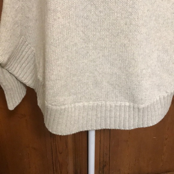 SOFT Joie Bat Wing Sleeve Pull Over Sweater - Picture 4 of 5